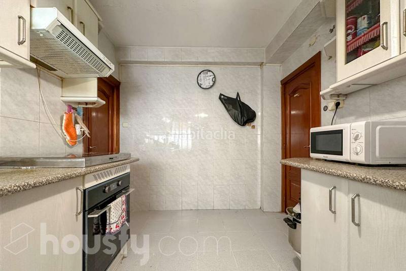 Foto 4c7f6dea-e91a-40d1-bea2-957399a82f1c. Planta baja en calle lópez de hoyos . en Colina Madrid