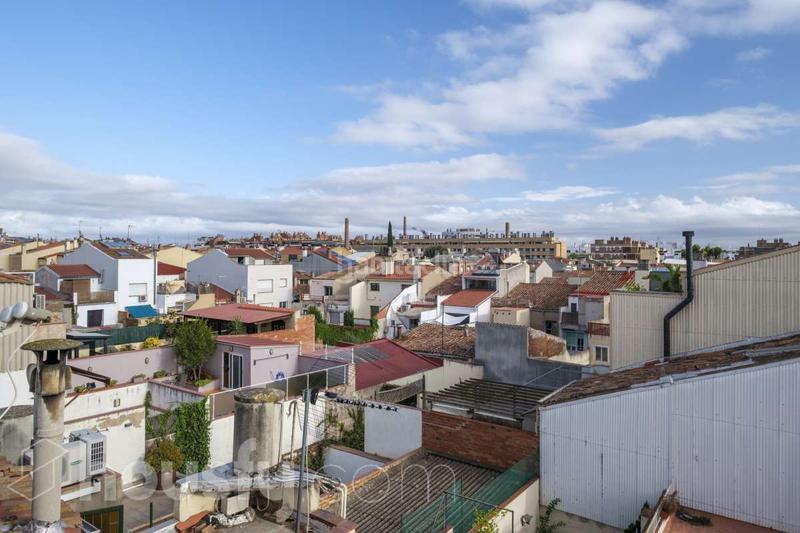 Foto ad5d308d-dc94-45c3-9b38-931caadc4e55. Casa in carrer avellaneda . in Centre Sabadell