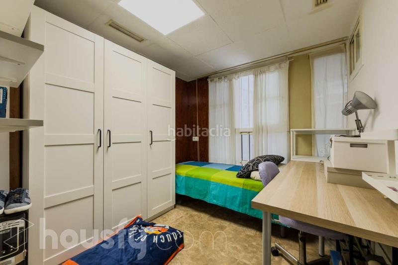Foto 8a124151-f1ee-4996-821e-4d1ce53409db. Piso en carrer juan de sada . en Sants-Badal Barcelona