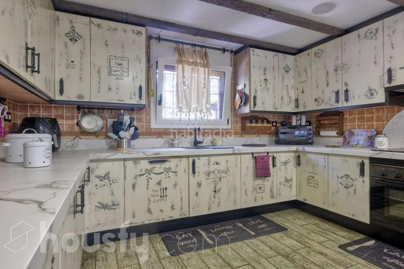 Foto b4fadfb1-7315-43bf-837c-d7a26c6d2c4e. Casa a carrer dels avellaners . a Sant Muç Rubí