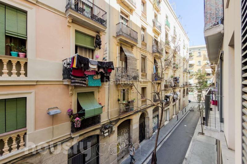 Foto 2522b150-8235-4560-b9f2-a91ea99b9303. Appartamento in carrer sant gil . in Raval Barcelona
