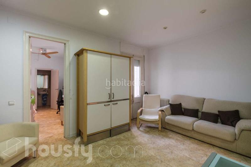 Foto 05bd2941-0f0a-42d9-8db0-dff07e372134. Casa en carrer de chapí . en Horta Barcelona