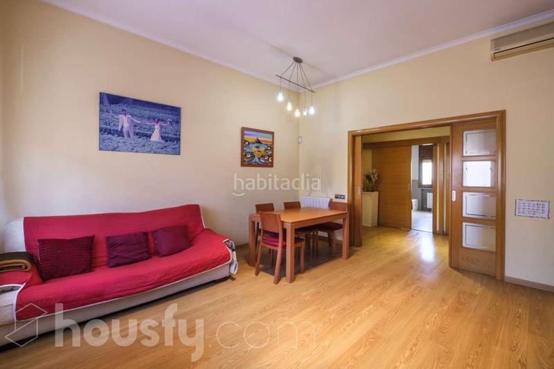 Foto 3d7c39bb-a6e7-4bc1-a670-45e8ed991789. Casa en carrer de chapí . en Horta Barcelona