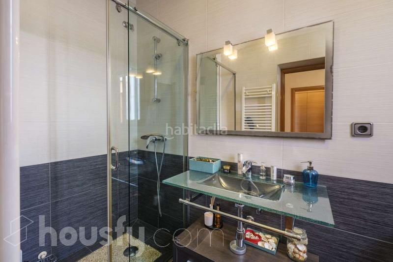Foto 62b0f626-1368-422d-acaa-5b12b0300770. Casa en carrer de chapí . en Horta Barcelona