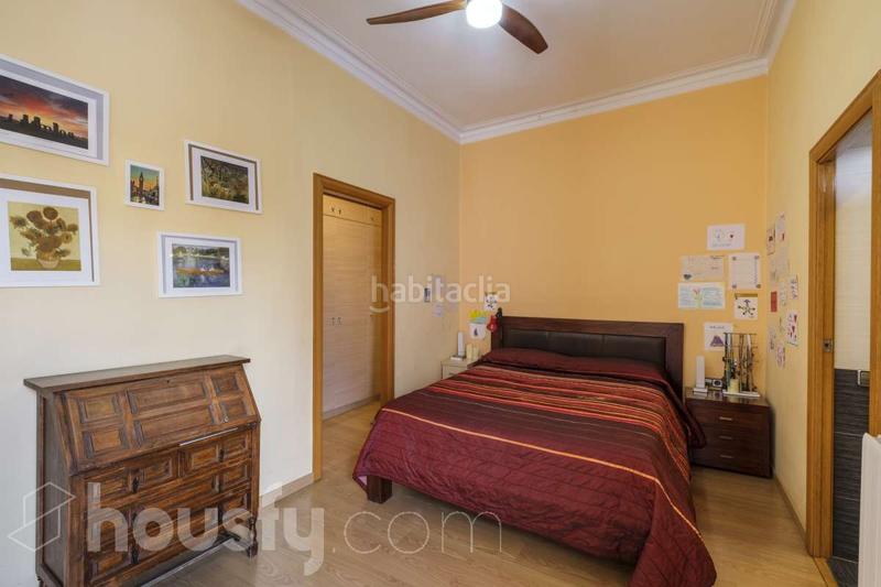 Foto 83ac55bd-c9cf-4ddf-98b0-5f45130712f5. Casa en carrer de chapí . en Horta Barcelona