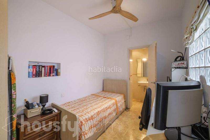 Foto 9f4df74d-4591-4050-999e-06cf81cb58d4. Casa en carrer de chapí . en Horta Barcelona