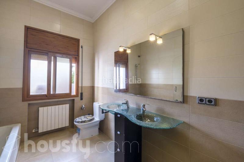 Foto de1720d1-0708-4623-b10f-cbc4b6b5f933. Casa en carrer de chapí . en Horta Barcelona