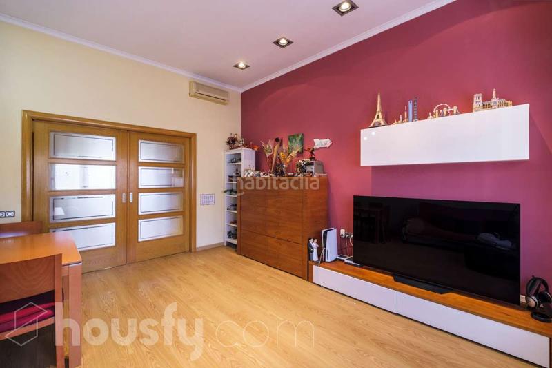 Foto e5761dd3-7e9b-4139-b144-1b04c13a0c59. Casa en carrer de chapí . en Horta Barcelona