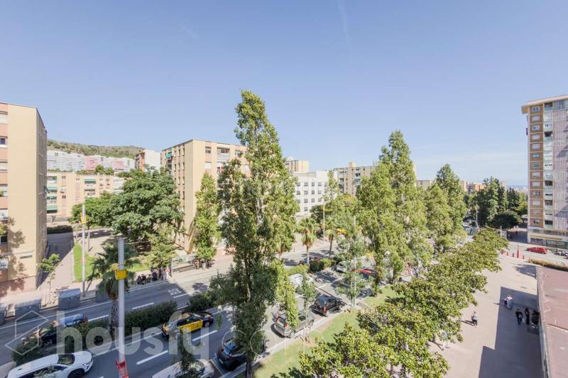 Foto a545ea72-a18e-4960-9dcc-8c1726c5f295. Piso en passeig de valldaura . en La Guineueta Barcelona