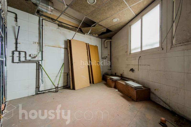 Foto 308b2a45-874a-4839-a357-4e3b8456b411. Local comercial en carrer coll i pujol . en Centre Badalona