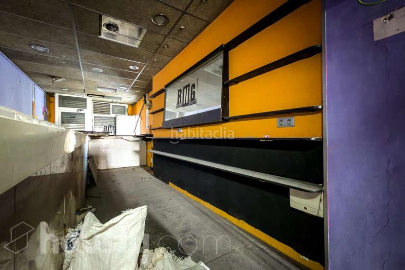 Foto 84f055cb-e4a0-4cd8-b41b-07c6db4f8781. Local comercial en carrer coll i pujol . en Centre Badalona