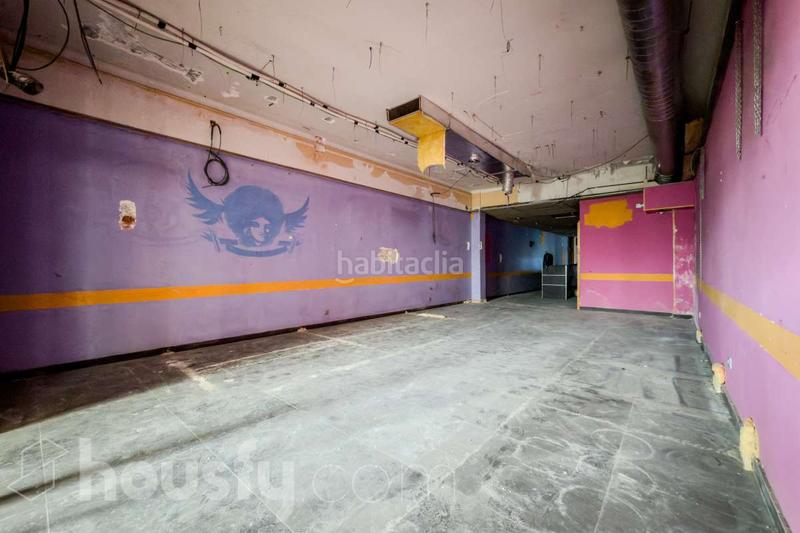 Foto 354f2e77-586e-4e8e-a45d-371ed895904c. Local commercial dans carrer coll i pujol . dans Centre Badalona