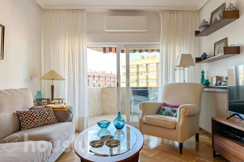 Foto db649835-62bc-400a-9980-fd597fa9c0e4. Attico in calle bocangel . in Fuente del Berro Madrid