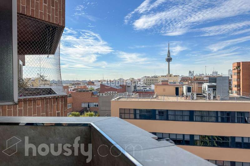 Foto 0a6453cc-8fe5-4f53-ac9d-4b38808b0677. Dachwohnung in calle bocangel . in Fuente del Berro Madrid