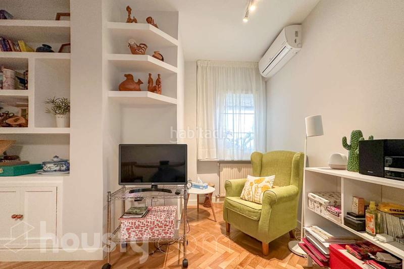 Foto 53184882-d82e-44f5-8751-2b2523f37446. Dachwohnung in calle bocangel . in Fuente del Berro Madrid