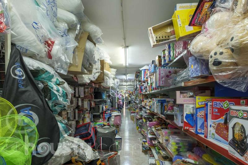 Foto bbc1dc65-1a07-4b41-9c28-ed636a08c7d4. Business premise in carrer d'enric prat de la riba . in Hospitalet de Llobregat (L´)