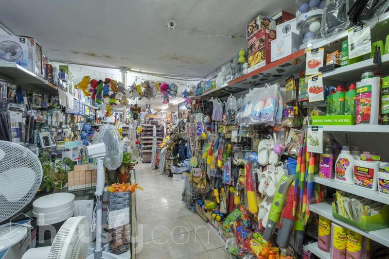 Foto c379dc33-8075-480b-a6d1-972f223e8534. Business premise in carrer d'enric prat de la riba . in Hospitalet de Llobregat (L´)