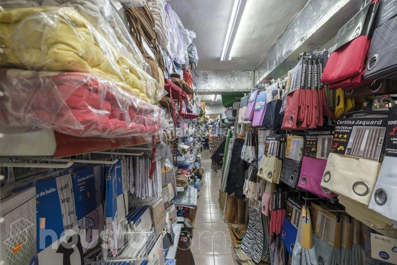 Foto d97b0126-e682-4224-979c-c9eed67cc5b0. Business premise in carrer d'enric prat de la riba . in Hospitalet de Llobregat (L´)