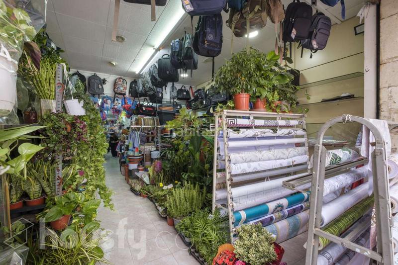 Foto ad135971-3255-44ae-ae53-c76f12c697b1. Local commercial dans carrer d'enric prat de la riba . dans Hospitalet de Llobregat (L´)