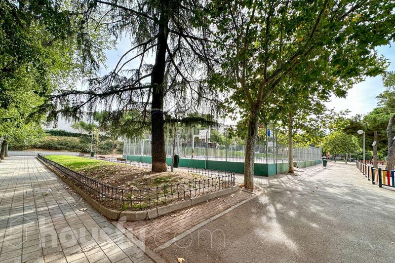 Foto a1ca256e-b16e-426b-9980-2a3fa7542924. Flat in calle de josé villena . in Ventas Madrid