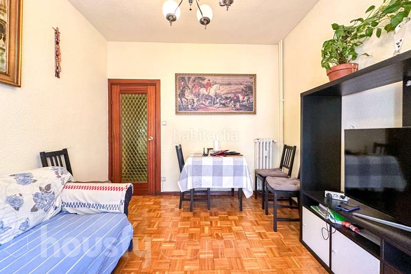 Foto c484146f-e932-4453-afbc-00afd0c5463d. Flat in calle de josé villena . in Ventas Madrid