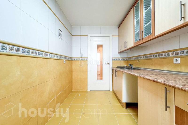 Foto a60f6d8d-be19-4397-ac13-e5970585b14c. Appartamento in calle de ocaña . in Aluche Madrid