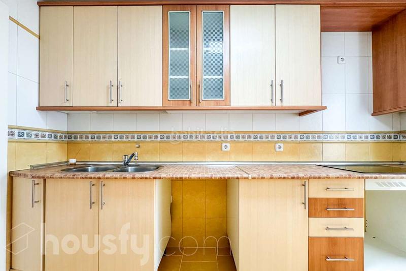 Foto 37408579-b77e-4e68-bf93-40de9d6a0f3e. Pis a calle de ocaña . a Aluche Madrid