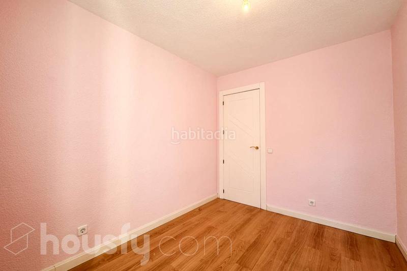 Foto 8f01353b-9e9e-4eef-9643-5e3f9f9686af. Piso en calle de ocaña . en Aluche Madrid