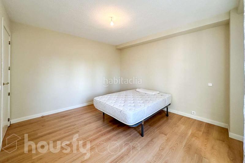 Foto 9a9bd8d7-3336-4370-9e13-a92bfe1bee32. Piso en calle de ocaña . en Aluche Madrid