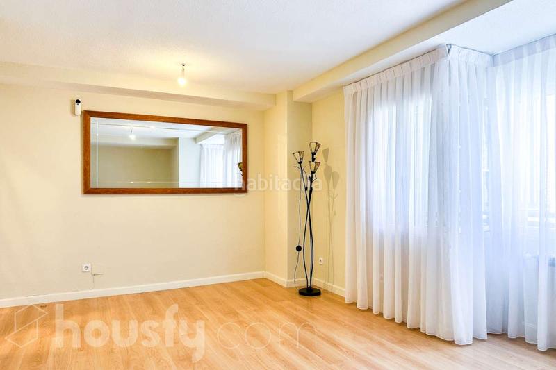 Foto c0d7654d-7433-4ebd-a919-4fe343c4a39e. Piso en calle de ocaña . en Aluche Madrid