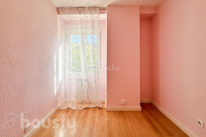 Foto ebd6c9f6-6254-4729-a758-2d6d9bf6852b. Piso en calle de ocaña . en Aluche Madrid