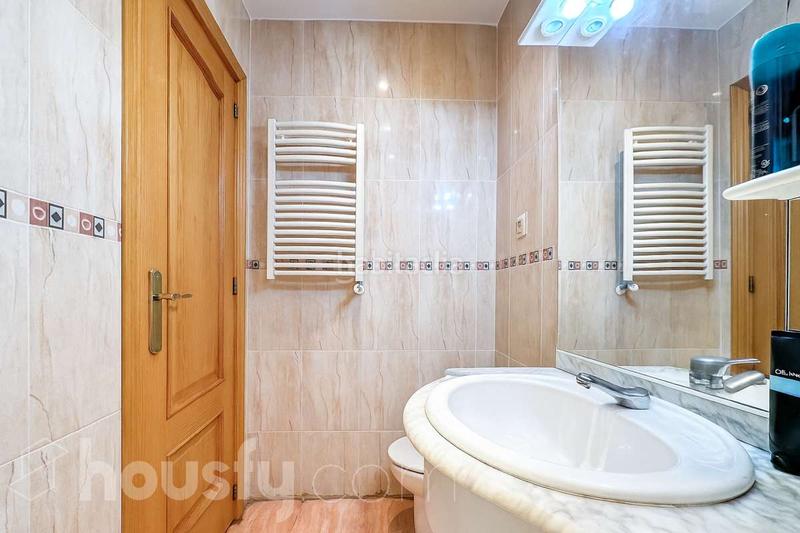 Foto d50f9210-c651-47e8-89bb-25ad07de15a3. Appartement dans calle potasa . dans Butarque Madrid