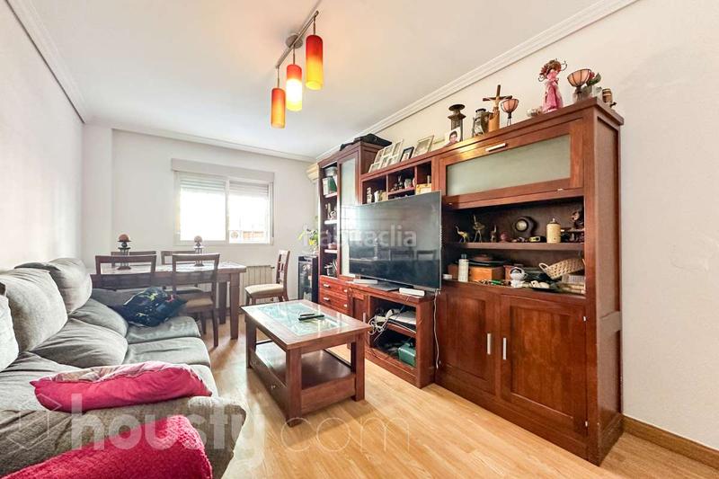 Foto 019a402f-adaa-4962-a0d1-fe1385fc94e7. Pis a calle potasa . a Butarque Madrid