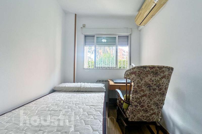 Foto 0d7fe7b5-a947-43bd-9f3a-b49f91031c72. Piso en calle potasa . en Butarque Madrid