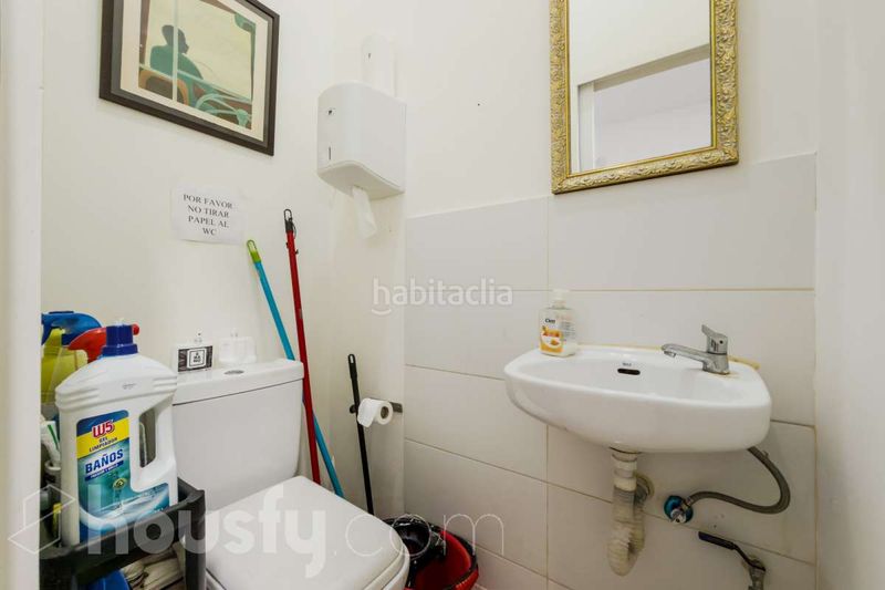 Foto 4b1a1548-d13b-4c93-8637-cb24919fdb46. Local comercial a avinguda del paral·lel . a Raval Barcelona