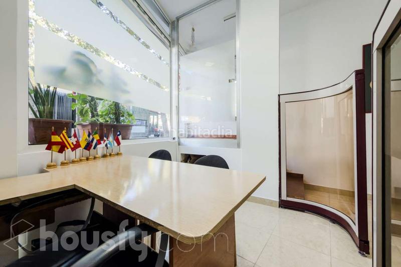 Foto 4ade1f5a-f810-4e9f-8a6d-1a6f19f88984. Local commercial dans avinguda del paral·lel . dans Barcelona