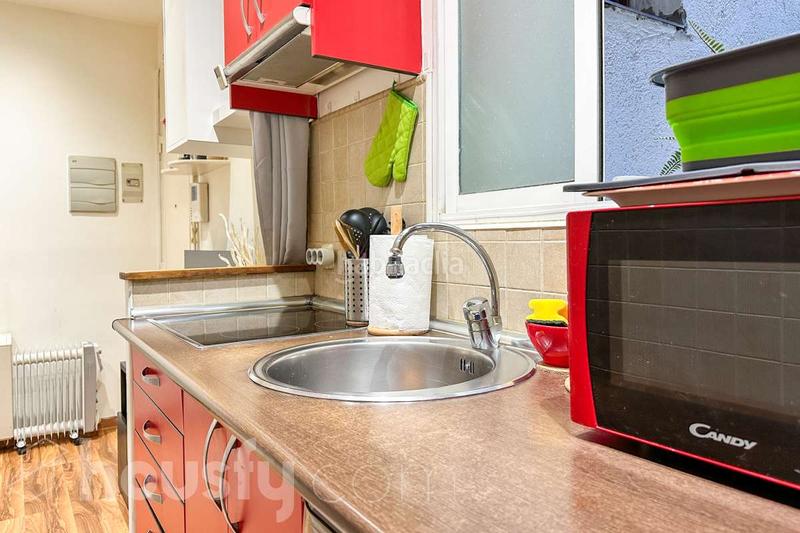 Foto fcbe5d23-e446-47e4-a2b4-bd013fb60232. Piso en calle de canarias . en Palos de Moguer Madrid