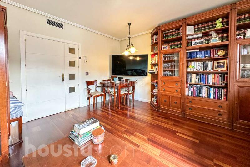 Foto a0ddf4c1-b193-4dbd-825e-367936b2d898. Pis a cl. golondrina . a Aravaca Madrid