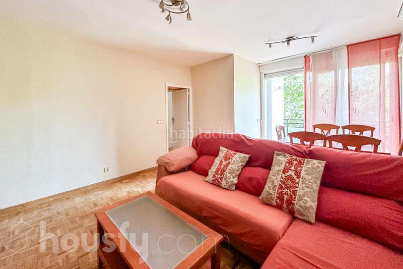 Foto a770cdf8-8569-4246-ab9e-1a6e59d7a93c. Piso en calle de illescas . en Aluche Madrid