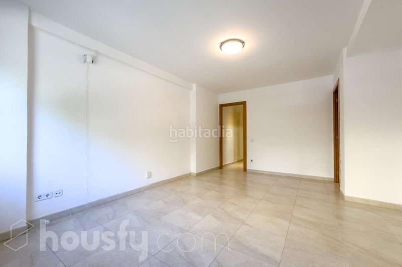 Foto 14a241e3-16b0-48ee-8f5a-24338f66549c. Appartamento in av meridiana . in La Sagrera Barcelona