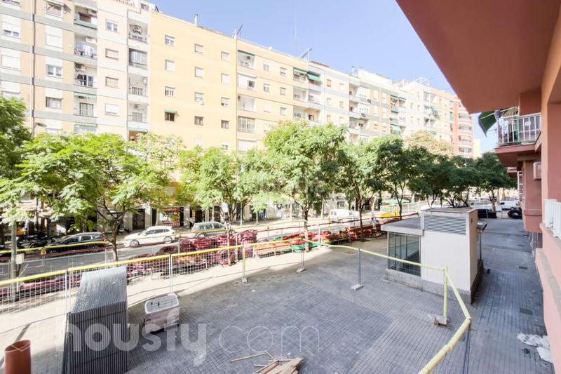 Foto 3b0179ab-cd0e-40f1-bf3e-399149f6a059. Flat in av meridiana . in La Sagrera Barcelona