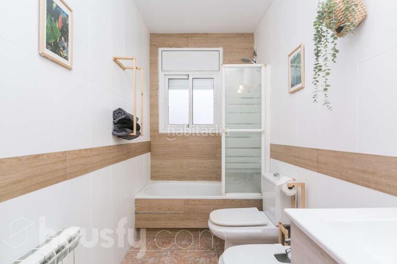 Foto 2b2fd2a7-f7ab-4f4f-9228-38788ce6adc2. Reihenhaus in carrer igualada . in Roda de Barà