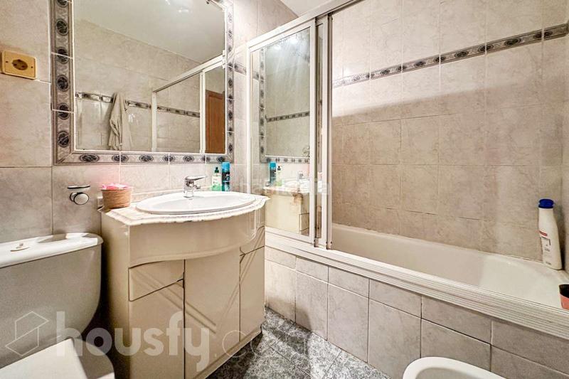 Foto 3008534c-5ef7-48b4-bd95-69e264ca7965. Casa adosada en calle del grabado . en Sector 3 Getafe