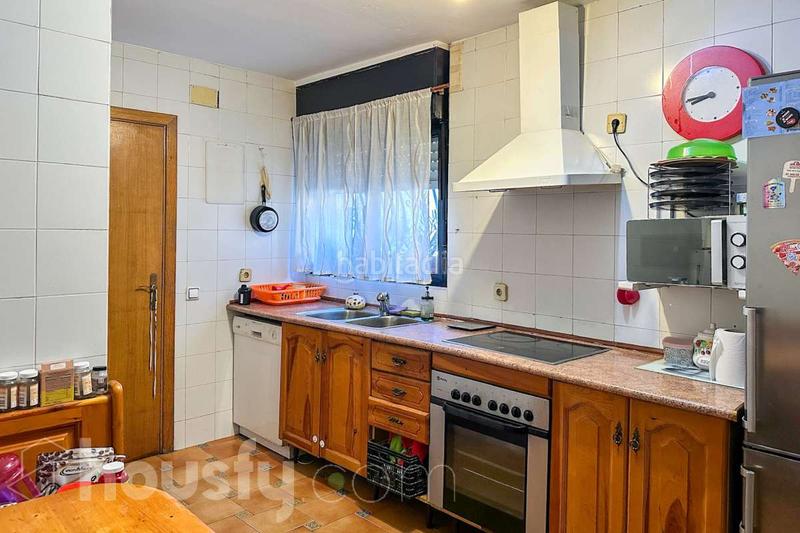 Foto a8eff75b-3ce7-4424-a39d-e8f47877e407. Reihenhaus in calle del grabado . in Sector 3 Getafe