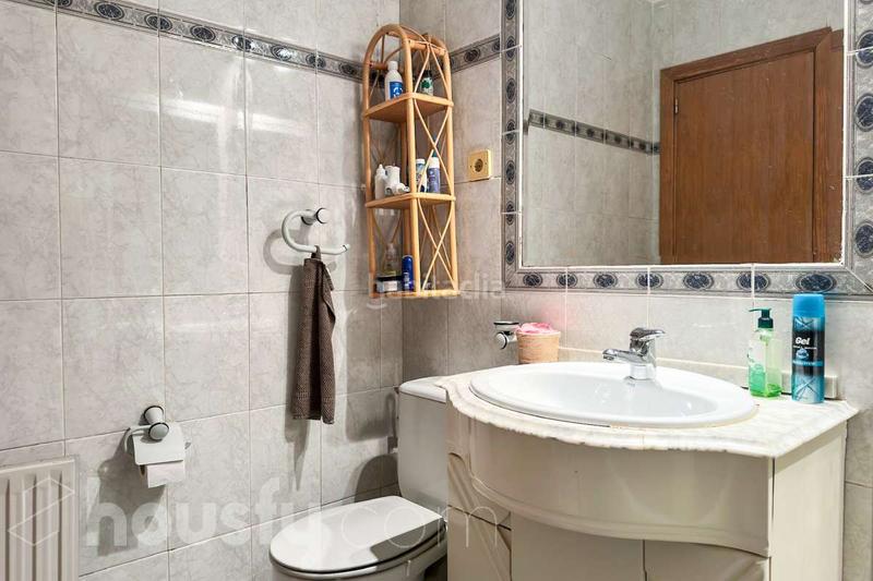 Foto e778c686-b593-4048-941e-3165a6d63ffa. Reihenhaus in calle del grabado . in Sector 3 Getafe