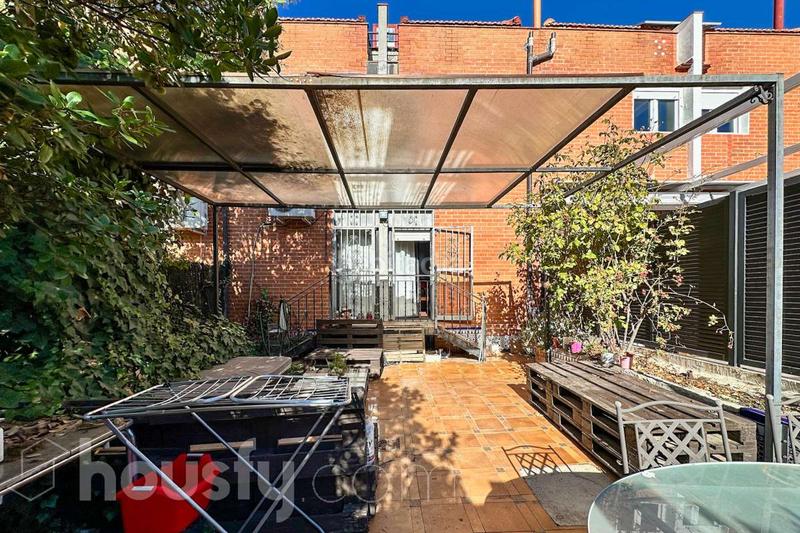 Foto f9c3883d-7383-4b2f-9e01-7e501118f400. Reihenhaus in calle del grabado . in Sector 3 Getafe