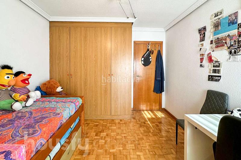 Foto 118ead5b-e8cf-4168-ba22-a3d3c794c994. Semi detached house in calle del grabado . in Sector 3 Getafe