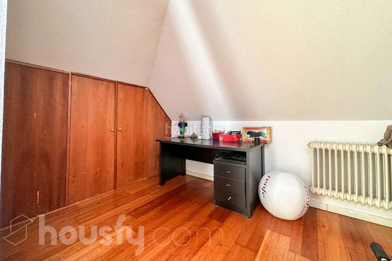 Foto b24cc503-baff-4910-8d6a-2b8416bc0808. Semi detached house in calle del grabado . in Sector 3 Getafe