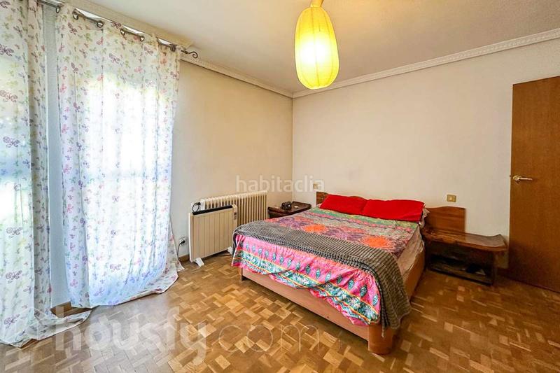 Foto c72608c9-160c-49e7-a68e-9b963909c52b. Semi detached house in calle del grabado . in Sector 3 Getafe