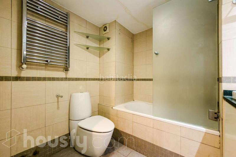 Foto 5b9b472f-040e-409c-b3e3-d3902f2b061d. Appartement dans carrer del cardenal vives i tutó . dans Barcelona